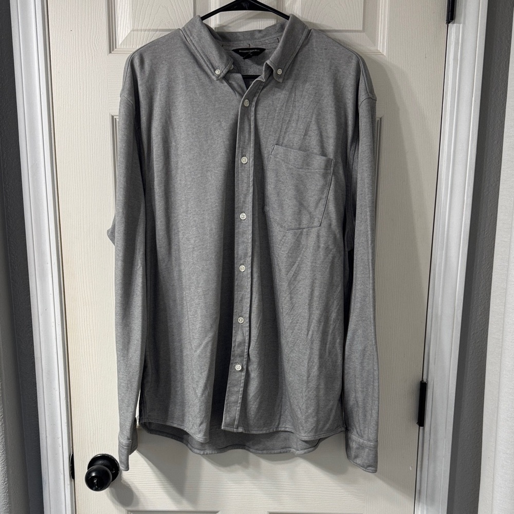 Banana Republic Light Gray Button-Down Shirt with Chest Pocket Size XL